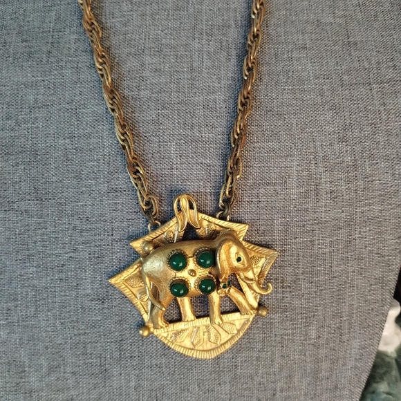 Vintage Art Deco Style Elephant Cabochon Jeweled Necklace - Picture 10 of 13